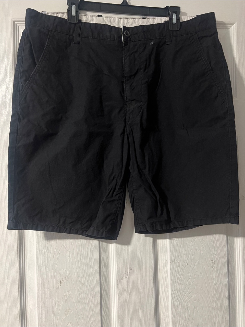 Men's Black Flat-Front Casual Shorts - Clean Tailored Look